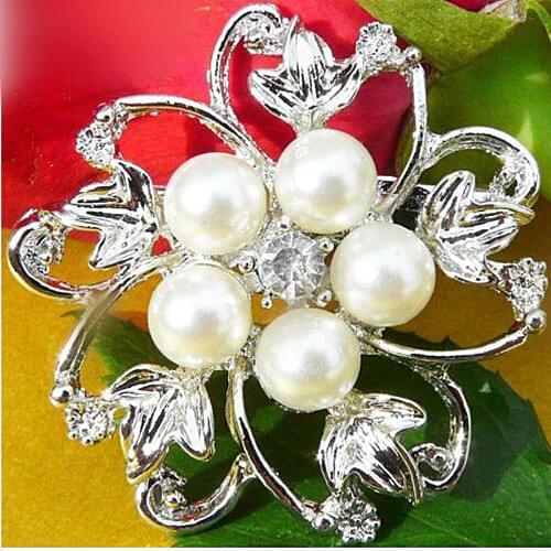 Pretty Pearl And Crystal Flower Brooch Factory Direct Sale Cheap Price Wedding Cake Jewelry Pins