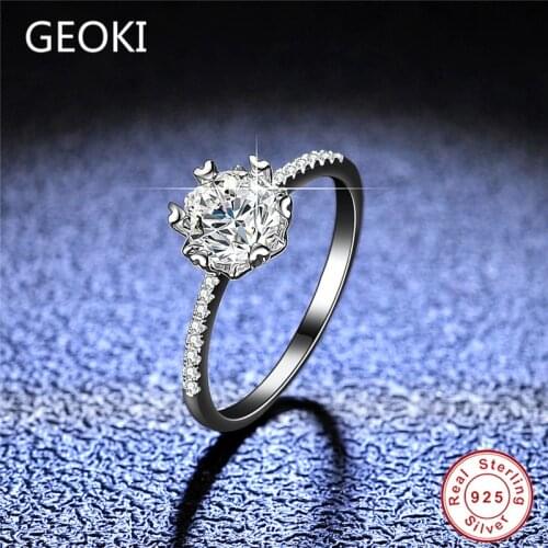Geoki 925 Sterling Silver Passed Diamond Test 1 Ct D Color VVS1 Moissanite Round Perfect Cut Diamond Ring Women Luxury Jewelry