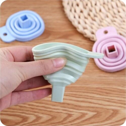 3 pcs Random Color Mini Silicone Gel Foldable Collapsible Style Funnel Hopper Kitchen Cooking Tools for Wine Oil Liquid soap