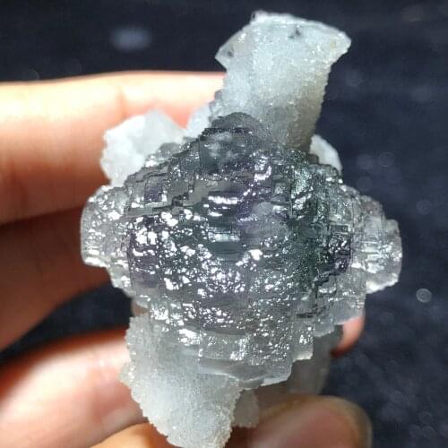 71.9gNatural octahedral ladder purple heart fluorite and quartz symbiotic protolith for home decoration mineral specimens