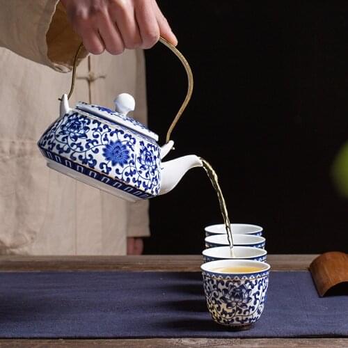 Kawaii Chinese Cute Teapot Creative Kitchen Premium Porcelain Teapot Tea Kettle Container Matcha Theepot Tea Infuser Ed50cf