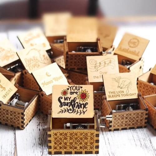 New Hand Cranked Music Box, You Are My Sun Theme Song "Love Dad, Love Mom, Love Daughter, Love Wife" Christmas Gift Birthday Gif