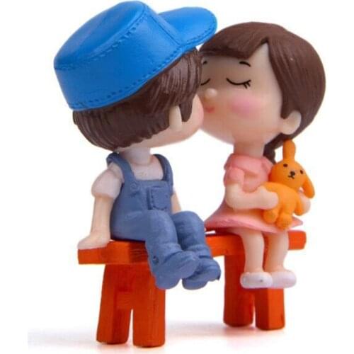 1 Pair Sweety Kissing Lovers Figurines Couple On Chair Miniature Sculpture Craft DIY Birthday Cake Decor Valentines Day Gift