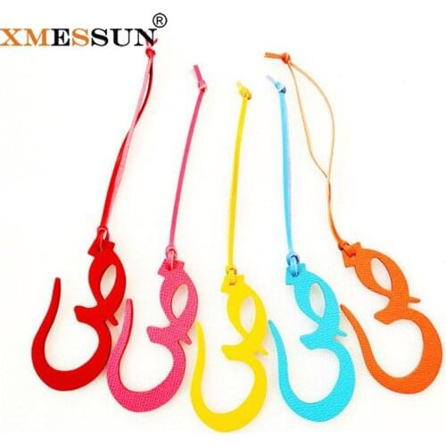 Arabic Letters W Luxury Genuine Natural Leather Character Alphabet Wholesale Keychain Backpack Pendant Ladies Women Bag Charm