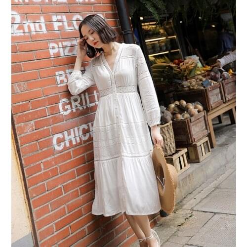 Europe and the United States womens seaside holiday lace stitching hollow V-neck single-breasted seven-point sleeve dress