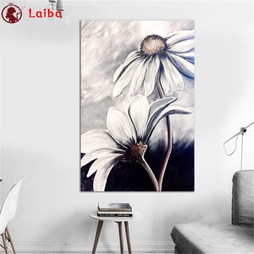 Black and white art, small daisies