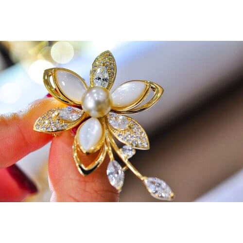 Nature Sea Salt Water Light Gold Pearl Brooch for Women Fine Presents Round Pearls 8-9mm Fine Jewelry