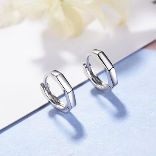 Womens' Fashion Polygonal Hoop Earrings Simple Style Smooth Huggies Black/White Charming Hoops Piercing Earring For Lady