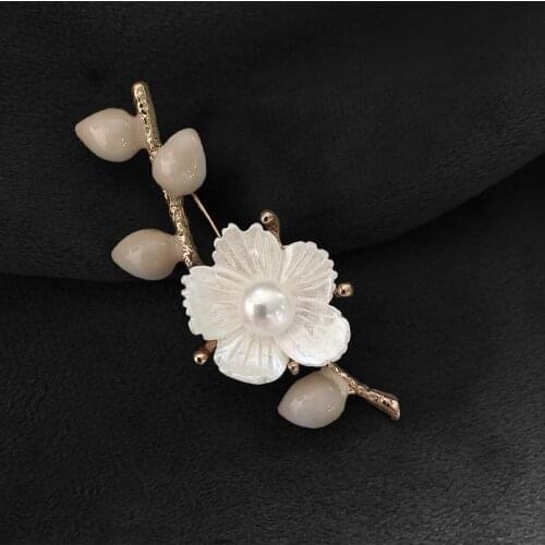 Morkopela New Design Plum Blossom Freshwater Pearls Enamel Pin Flower shell Brooches for Women Vintage Elegant Suit Dress Brooch
