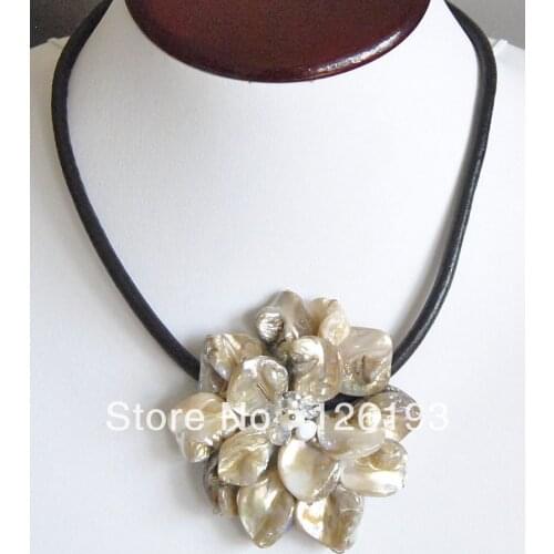 Charming white shell Pearl Necklace baroque one flower