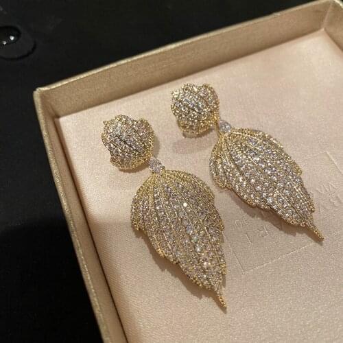 New Cubic Zircon Gold Color Scallop Earrings Sector Sense Luxury Fashion For Women Tassel Designer Jewelry Friends Gift