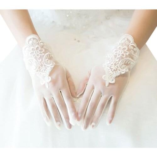 2020 New Women Short Sheer Wedding Gloves Floral Lace Patchwork Sunscreen Bridal Mittens