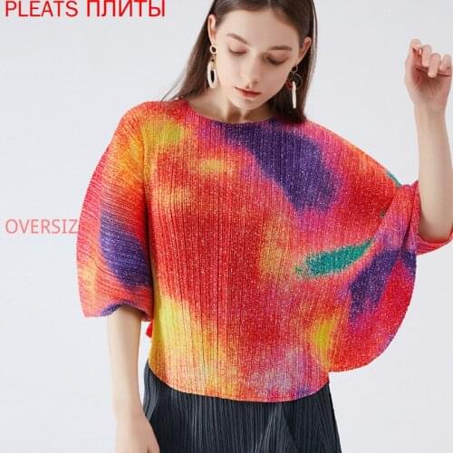 Miyake Fold Womens Cos Style 2021 Spring and Summer New Graffiti Printed Three-quarter Sleeve T-shirt Womens Loose Hippie Top