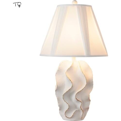 Nordic Ins Designer Led E27 Resin Art Dcorative Table Lamp Luxury Modern Minimalist Indoor Lighting Living/Model Room Bedroom