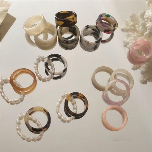 2021 New Leopard Vintage Colorful Acetate Resin Pearl Sweet Temperament Round Rings Set for Women Girls Delicate Jewelry Gift
