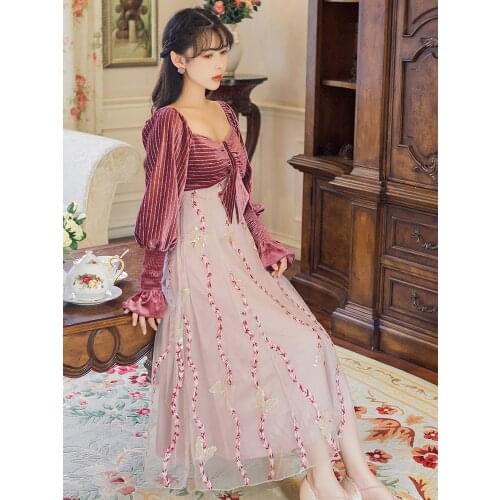 2019 Autumn Winter New Arrival Princess Style Retro V Collar Flower Embroidery Woman Velvet Gauze Long Dress