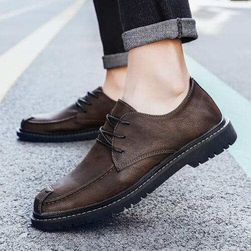 On sports Men shockproof slip sneaker fashion black informales luxury mens de sapatos Breathable casuales breathable white hot