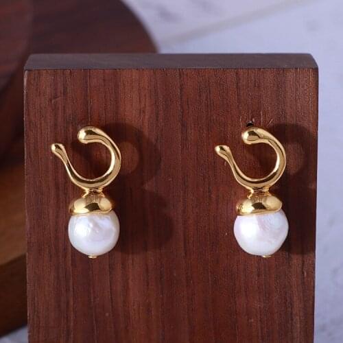 European and American Jewelry elegant temperament Natural Freshwater Pearl irregular geometric Horseshoe openingshape earrings