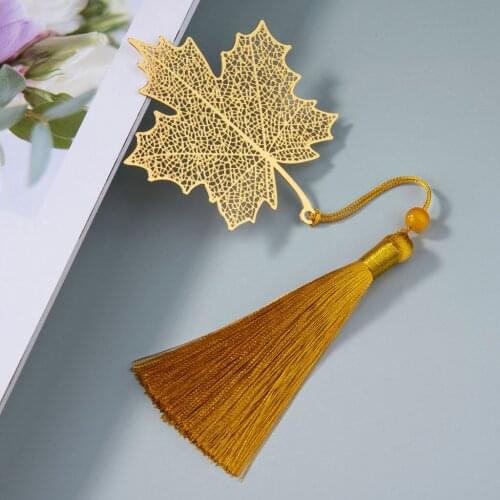 Retro Bookmark with Pendant Maple Leaf Tassel Bookmark for Kids Teacher Book Lover Exquisite Commemorative Gift