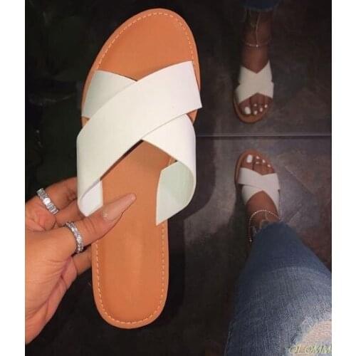 Women Fashion Wild Beach Shoes Cross Straps Slippers 2020 New Europe Outdoor Ladies Travel Bottom Sandals Slippers Drop Shipping