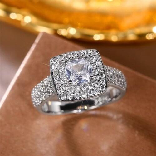 Huitan Classic Womens Wedding Bands Jewelry with Dazzling White Cubic Zirconia Luxury Bridal Marriage Ring Eternity Accessories