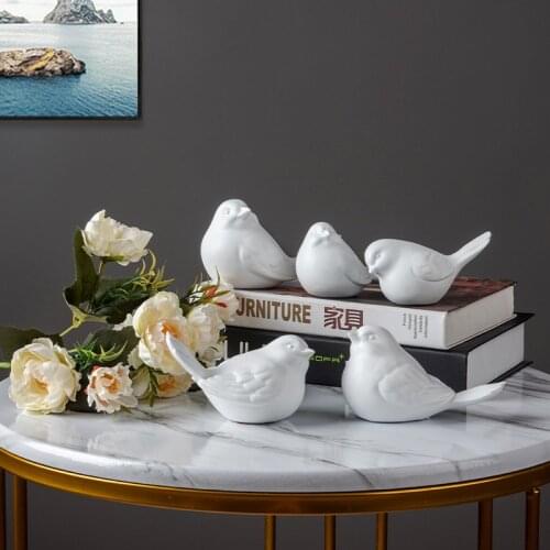 Resin Cute Bird Figurine Home Décor Sparrow Bird for Decoration Bery Garden Decoration Statue Outdoor Art Sculpture Bird Statue
