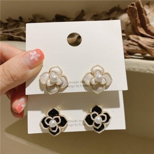 Metal Women Classic Stud Earrings Korean French Camellia Earrings Mesh White Black Retro Pearl Earrings Simple Cute Jewelry