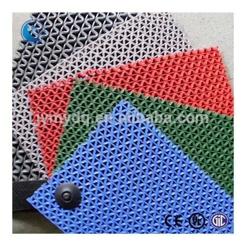 Non slip bath mat with rubber backing