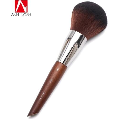 Professional Makeup Artist Long Wood Handle Classic Soft Wavy Bristle 130 Large Round Face And Body Powder Brush