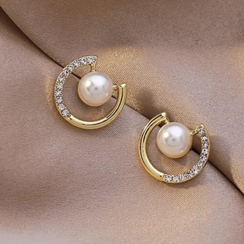 Vinidivo Stud Earrings