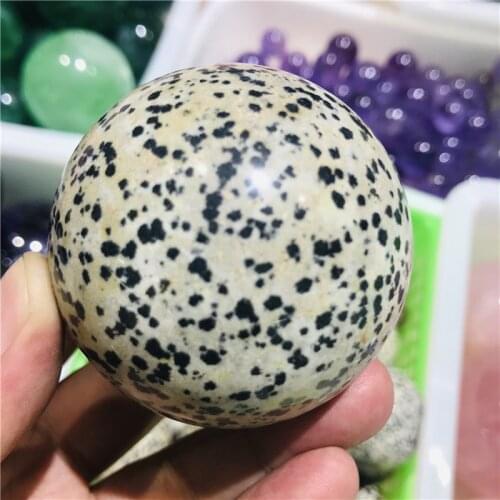 The natural sesame stone crystal ball is used for home decoration and feng shui