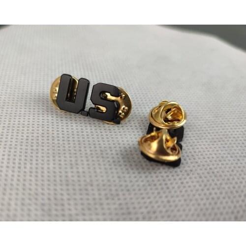 A PAIR OF WW2 US ARMY OFFICER U.S. SCREWBACK COLLAR BADGE LAPEL INSIGNIA BLACK