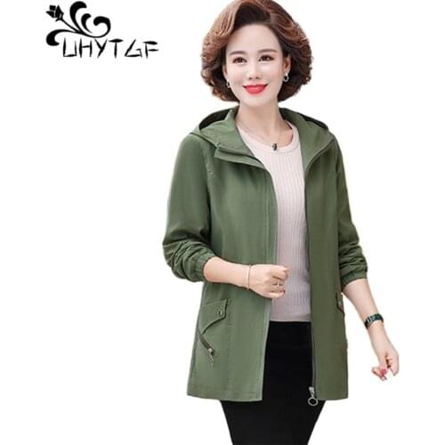 UHYTGF Mom Spring Autumn Coat Fashion Hooded Casual 5XLPlus Size Trench Coat Female Middle-Aged Women Windbreaker Outerwear 1731
