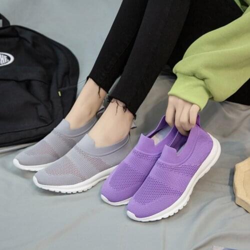 Lightweight Fly Woven Breathable Mesh Casual Single Shoes Flat Bottom Breathable Sports Womens Shoes New Style 2021