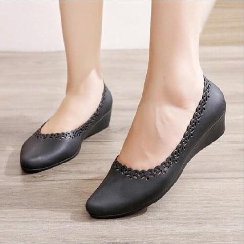 Summer New Fashion Wedges Pointed Toe Shallow Flowers Cut-outs Hollow PVC Women Casual Beach Sandals Ladies Jelly Shoes 2021