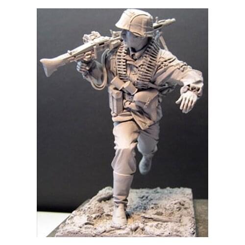 New Unassembled 1/16 ancient run in winter (WITH BASE ) Resin Figure Unpainted Model Kit