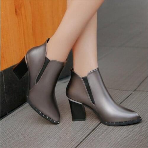 European style simple fashion womens boots ladies British style rivet boots Martin boots 2019 autumn and winter new high heels