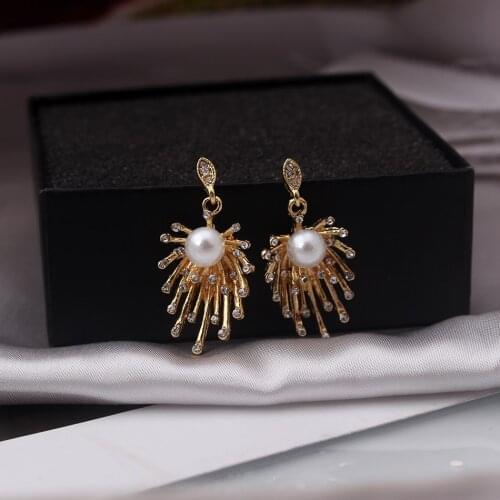 New Simulated Pearl Stud Earrings Fashion Long Gold Statement Earring for Womenn Party Wedding Fashion Female Jewelry Gift