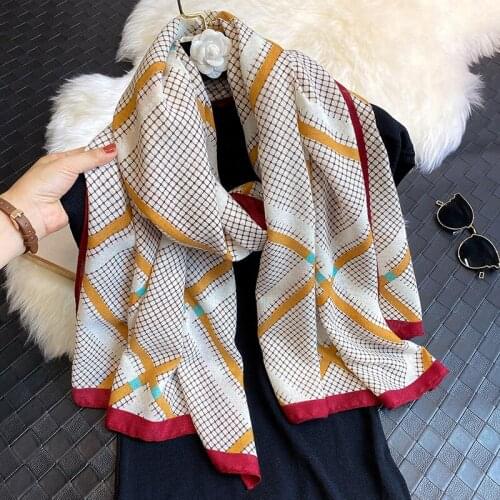 2020 Luxury brand fashion chain winter warm scarf new autumn popular cotton and hemp Beach towel womens collar Sunscreen Shawl