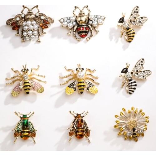 New Insect Bee Brooch Enamel Pin Rhinestone Crystal Corsage Shirt Scarf Buckle Badge Fashion Jewelry Gifts for Women Accessories