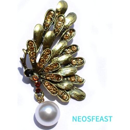 Vintage Jewelry Butterfly Rhinestone Brooches Women Pearl Pin Antique Brass Color Retro Brooch Ladies Holiday Dress Accessories