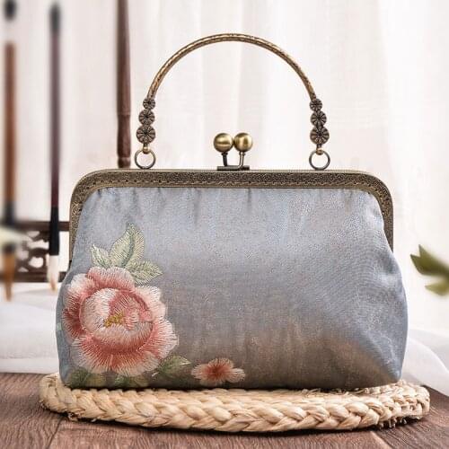 Ethnic style embroidered gold bag, hand-embroidered small change bag, cheongsam, retro portable messenger bag, chain bag SP0250