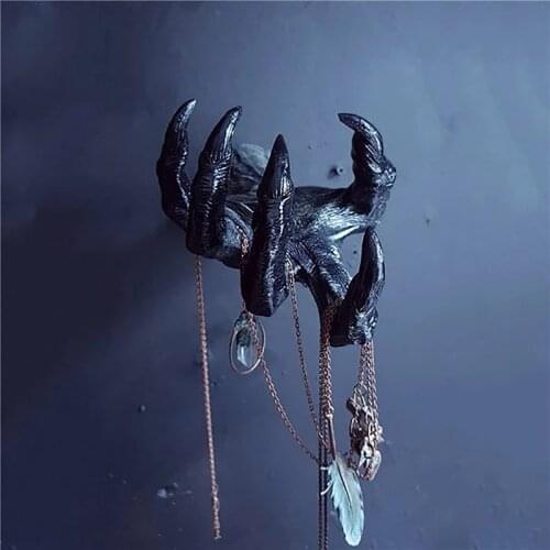 The Witch‘s’ Hand Wall Hanging Features Decoration Creative Props Universal Hook Home Decoration ключница на стену New Crafts