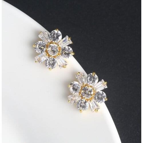 ZSLBS New Zirconia Crystal Snowflake Stud Earrings For Women Girl Flower Earring Jewelry Pendientes Boucle Oreille Femme Brincos