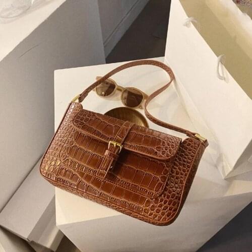 Bag female 2021 new niche design retro armpit bag ancient single-shoulder baguette bag leather female bag