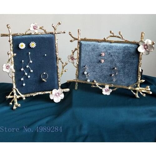 Creative Metal Velvet Jewelry Storage Rack Golden Embossed Flowers Necklace and Earrings Jewelry Board Vintage Decoration