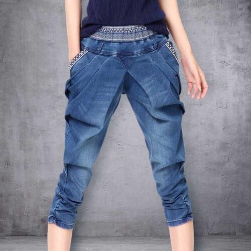 ARTKA Womens Summer Slim Fit Embroidery Mid-Calf Jeans Vintage All-match Harem Cropped Jeans KN14535X