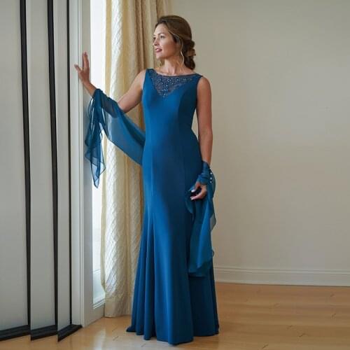 New 2021 Elegant Mermaid Blue Mother of the Bride Dresses Sleeveless Beading Jewel Neck Wedding Guest Gowns with Shawl Back Out