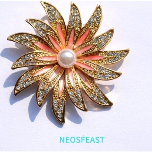 Elegant Jewelry Rhinestone Flower Enamel Brooch For Women Multi Color Pearl Delicate Pin Ladies Garments Party Dress Accessories