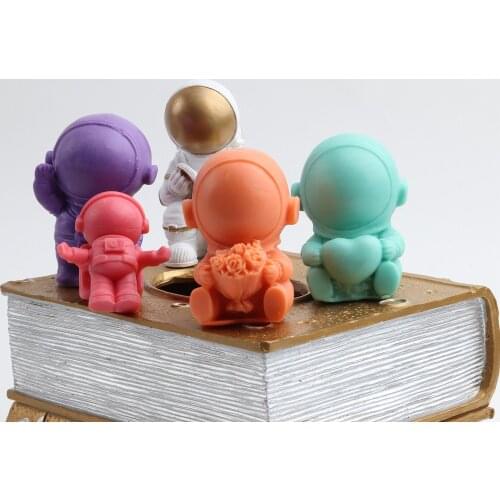 3d Cute Astronaut Candle Silicone Mold Handmade Plaster Resin Mold Soap Candle Wax Making Party Decor Diy Gifts For Friends